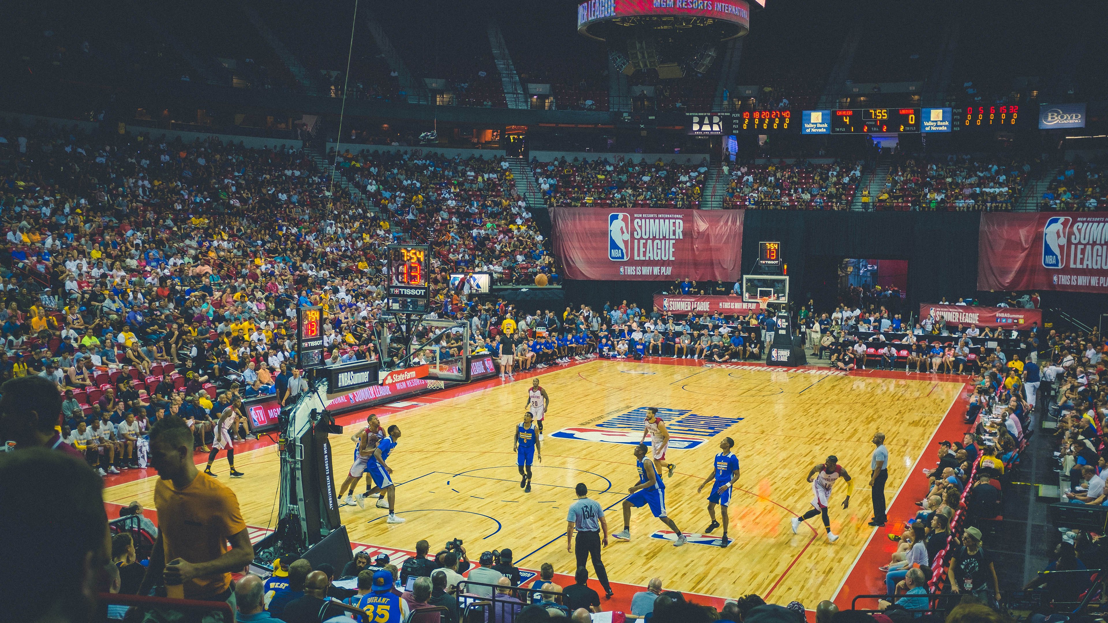 开云体育-范弗利特末节封神！广东队鏖战广厦队，关键先生一锤定音