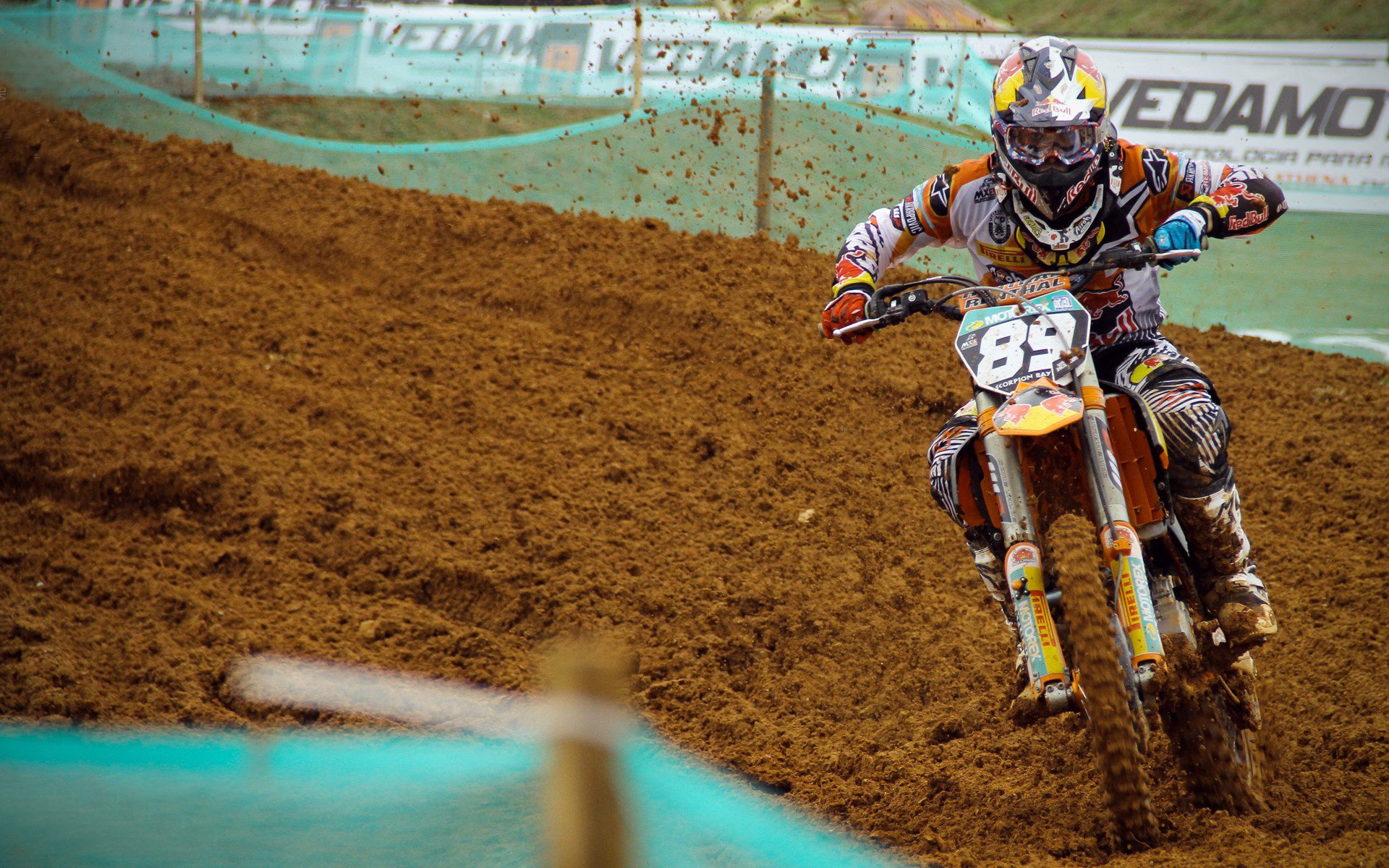 绿茵场上的东方亮剑,梁靖崑高光表现映衬葡萄牙队横扫波兰队