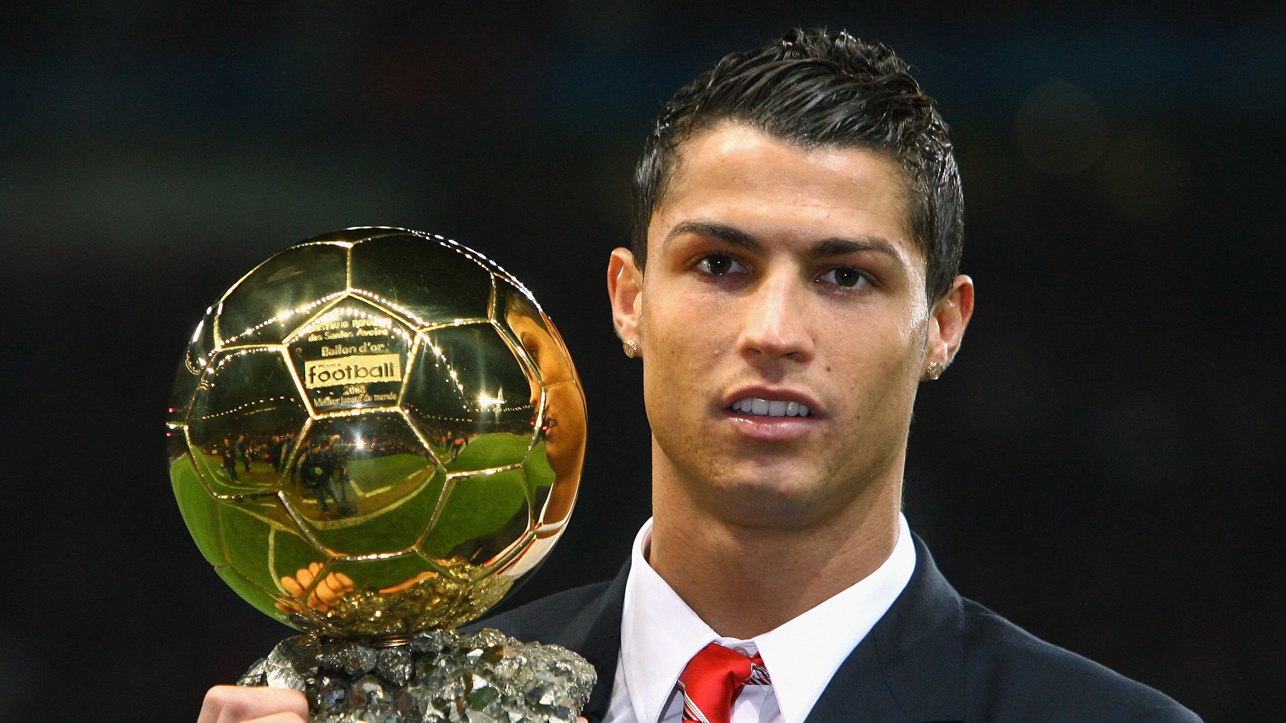 绿茵场上的逆转与球台上的火焰，当英格兰翻盘葡萄牙，奥恰洛夫状态如日中天